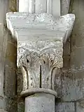 Chapiteau de l'ogive à droite du chevet.