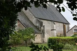 Photographie en couleurs et vu de côté d'un édifice religieux encadré