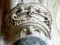 Chapiteau au revers du troisième pilier isolé.
