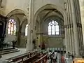 Grandes arcades au sud.