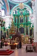 Intérieur de l'église et iconostase
