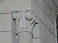 Chapiteau à feuilles et palmettes