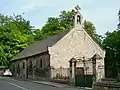 La chapelle Sainte-Barbe de Vineuil, sur la D 924 (rue de Chantilly).