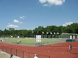 avec son stade,