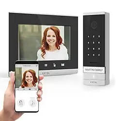 Visiophone connecté avec un digicode intégré dans la platine/caméra de rue