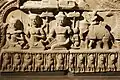 Indra rendant visite au Bouddha dans la grotte d'Indrasaila. Cambodge, Preah Khan, style du Bayon, fin XIIe, début XIIIe siècles, grès. Musée Guimet, Paris