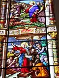 Le Christ tricolore sur les vitraux de l'église.