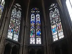 Vitraux représentant, entre autres, saint Martial et sainte Valérie.
