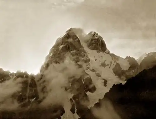 Le mont Ouchba (4&nbsp;710&nbsp;m).