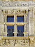 Maison des Chevaliers : une fenêtre du premier étage