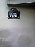 Ancienne plaque portant la dénomination provisoire « voie AA/12 », à l'intersection avec l'avenue Daumesnil.