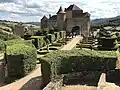 Voie principale d'entrée au château de Berzé.