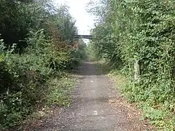 Passage de  la voie verte sous un pont au nord de Limours.