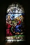Un vitrail de l'église, vue de l'intérieur.