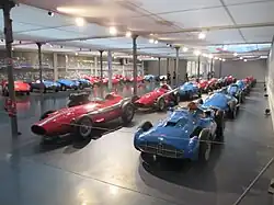 Voitures de course.