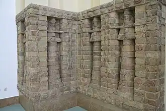 Façade du temple de Kara-indash à Uruk. (fin du XVe siècle av. J.-C.), Musée de Pergame.
