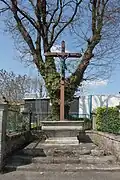 Croix de mission (XIXe&nbsp;siècle), au nord de la chapelle.