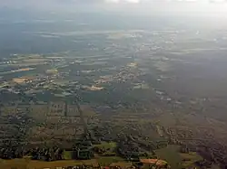 Vue aérienne du marais de Sacy-le-Grand en direction du sud.