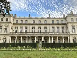 Façade côté jardin.