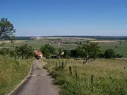 Clérey-la-Côte, au nord-ouest.