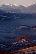 Vue sur les Pyrénées et sur La Bastide-de-Sérou.