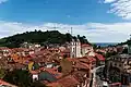 Vue globale de Ribadesella et de l'église Sainte-Marie-Madeleine  depuis les hauteurs a l'est de la ville