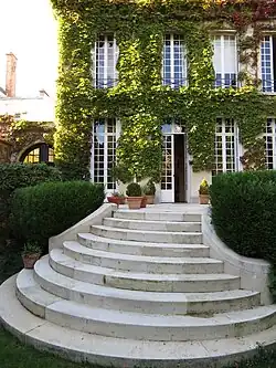 Vue extérieure de l'hôtel particulier Henry-Louis Walbaum-Heidsieck Reims.