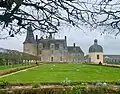 Vue panoramique du château des Rochers et des jardins