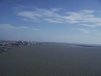 L'estuaire de la Loirevu depuis le pont de Saint-Nazaire.