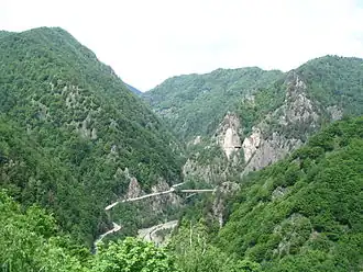 Le  Transfăgărășan vu depuis la citadelle de Poenari