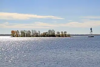 L'île Dixie depuis la rive de Dorval en 2012.