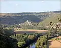 Vue sur le château de Montbrun au Saut de la Mounine .