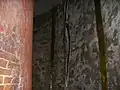 L'espace entre le vieux phare et l'enceinte actuelle.