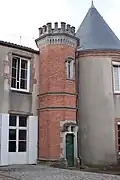 La tour hexagonale de la mairie.
