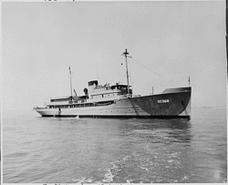 Le Williamsburg au mouillage en 1946.