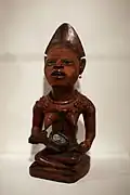 Sculpture d’une femme et son enfant (Phemba)