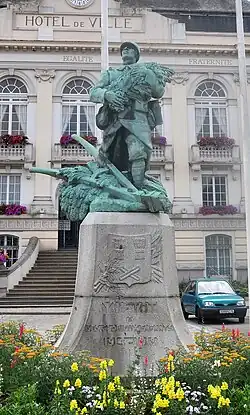 Le monument aux morts.