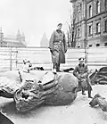 La destruction du monument par les Allemands en novembre 1939.