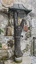 Le « tronc en fer » de Waidhofen an der Ybbs est une imitation Stock-im-Eisen de Vienne. Construit en 1842. À partir de 1844, les artisans forgerons ont pris l'habitude d'enfoncer des clous dans le tronc.