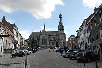 Grand'Place vers la basilique.