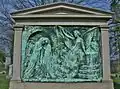 Bas-relief de Max Bachmann sur le monument funéraire Walker (ca. 1918-1921).