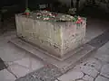 Stèle dédiée à Walther von der Vogelweide dans l'ancien cloître