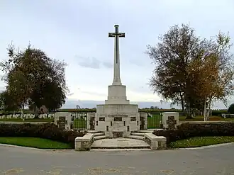Entrée et Croix du Sacrifice.