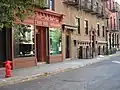 Commerce sur Hennesy Street.
