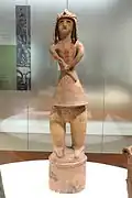 Haniwa d'homme armé, pigment rouge, tumulus Niwatorizuka, Mooka, Tochigi, VIe&nbsp;siècle, Tokyo National Museum.