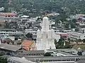 Wat Mahathat Worawihan surplombant de ses 42 mètres de haut le centre-ville