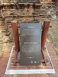Panneau descriptif du Wihan principal en thaï et anglais