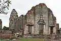 Entrée du  viharn luang, construit par Narai