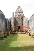 Intérieur du  viharn luang, construit par Narai