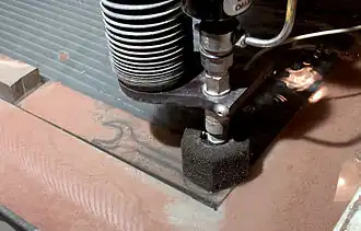 Une machine de découpe au jet